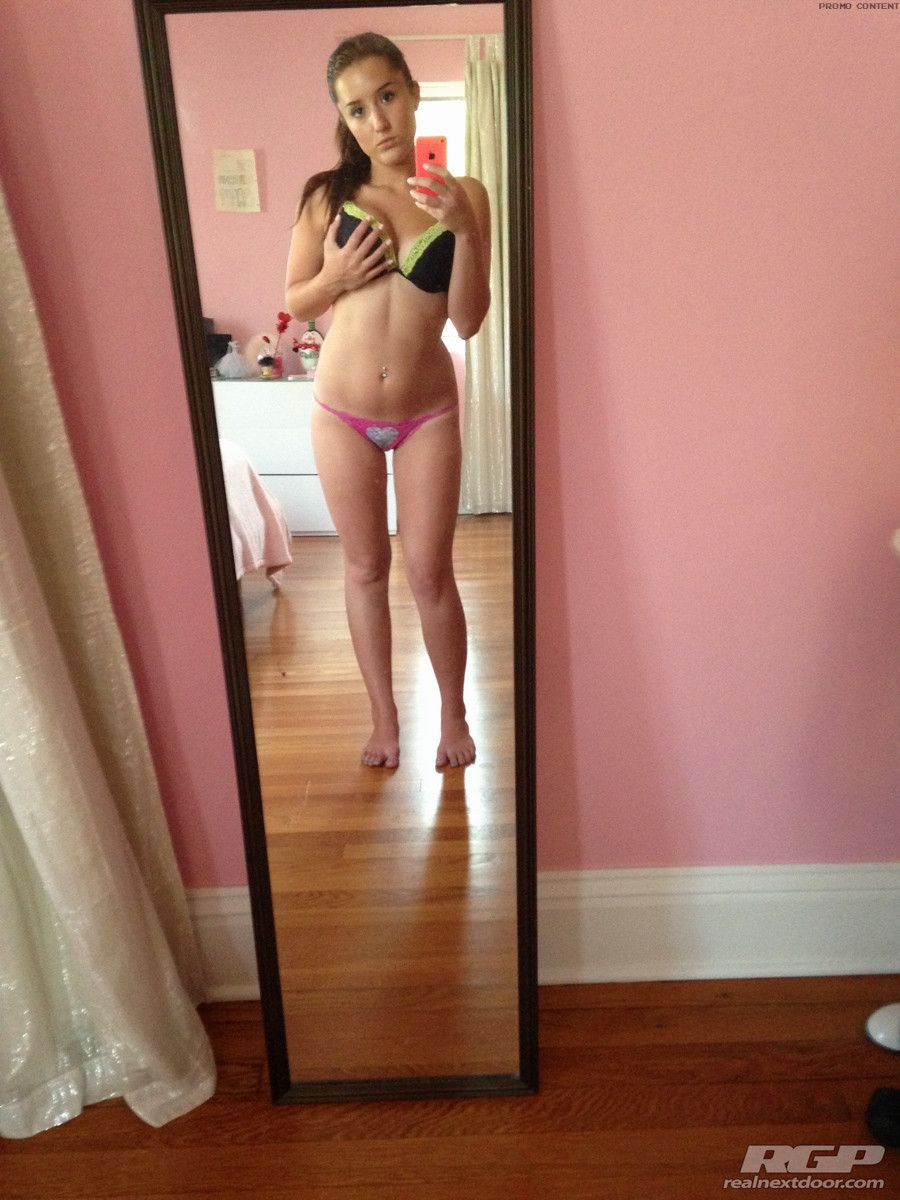 Naked pussy mirror selfie