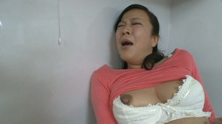 Wind reccomend Asian mom nipples